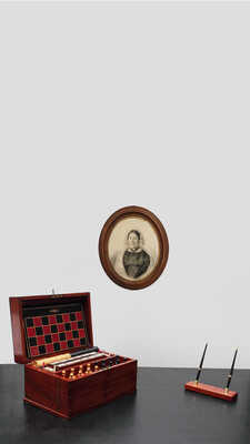 Неизвестный художник (русская школа живописи). Портрет женщины в платке-накидке и бархоткой на шее